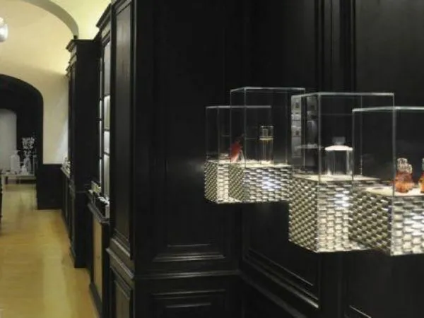 Goods exhibition & decoration
