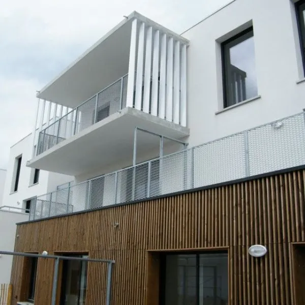 Balcony rails