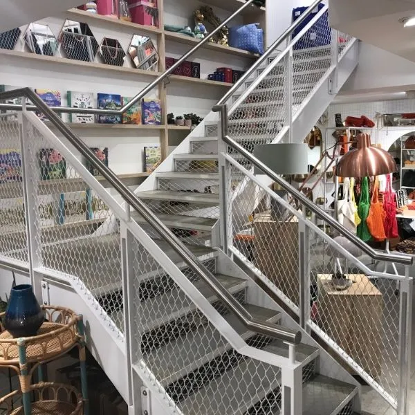 Expanded metal handrails are installed in the shop.Indoor stair rails